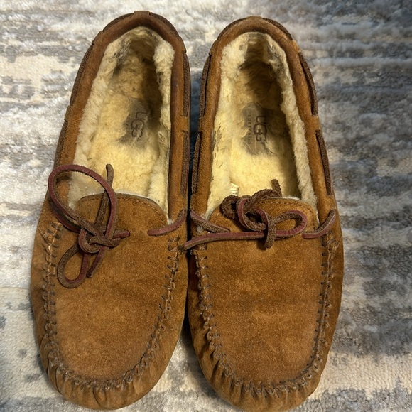 Ugg Australia Dakota Moccasin - Picture 2 of 7
